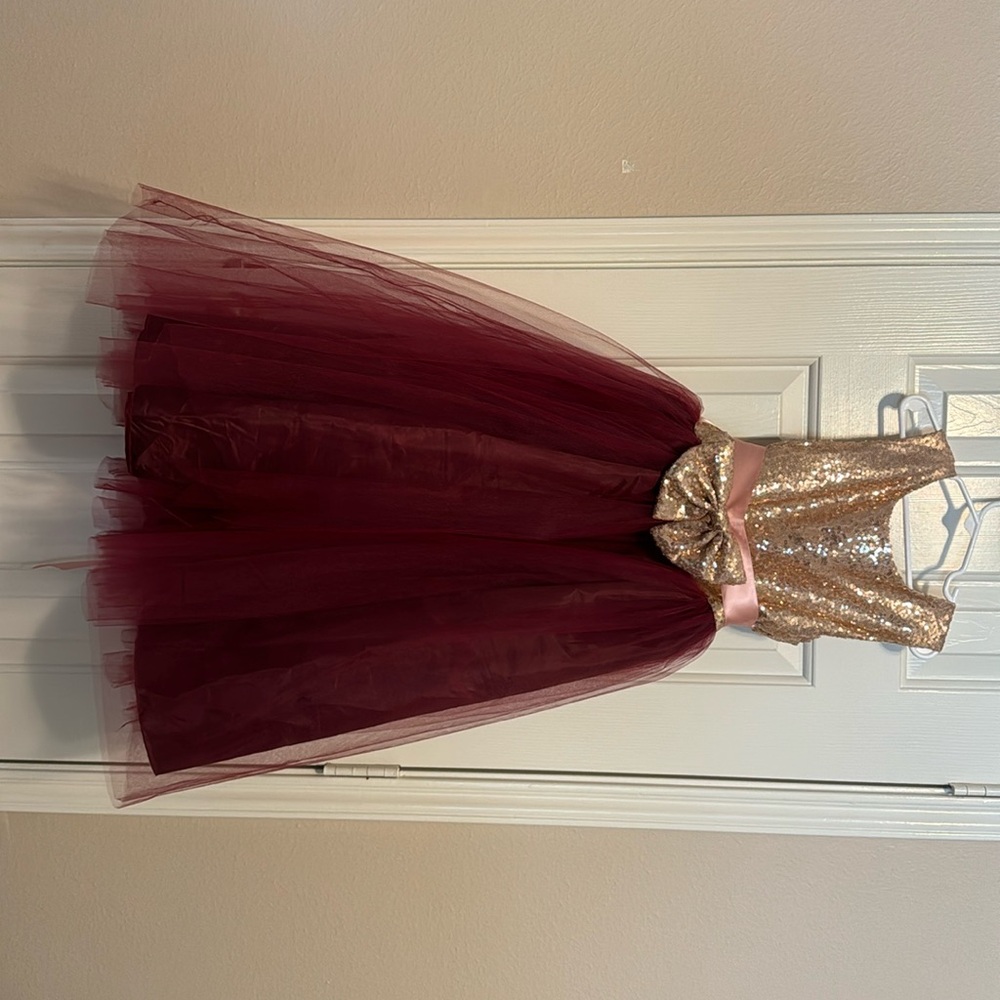 Bought on Etsy. It is maroon with light gold sequins.
